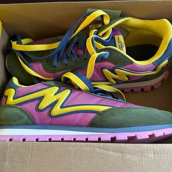 Sneakers - Picture 2 of 7